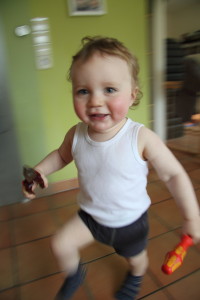 Es ist kaum möglich, ein scharfes Bild von ihm zu machen. Er ist nicht zu stoppen!